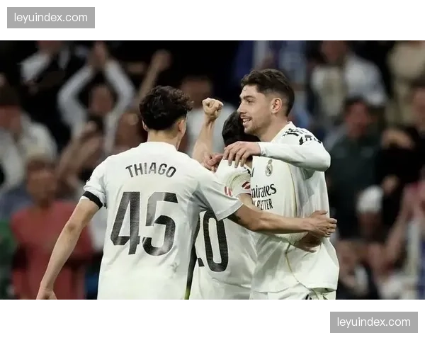 拜仁皇马上演进球大战，半场结束皇马3-2暂时领先